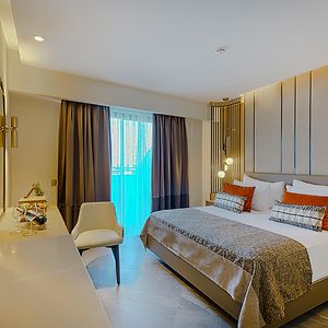 Suite Gia Đình Deluxe